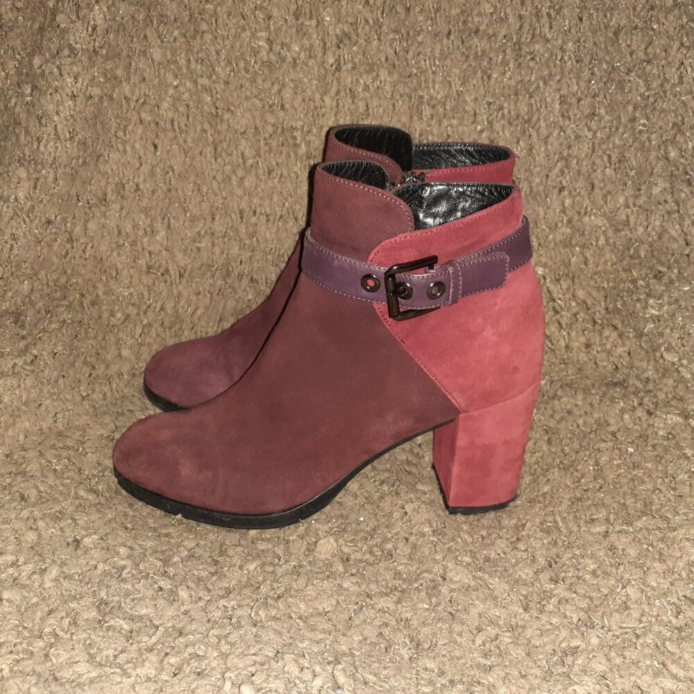 AQUATALIA-Ankle Booties-Colorblock Maroon/Dk Red Suede-Side Zip-Sz 6.5-Excellent - Picture 2 of 8